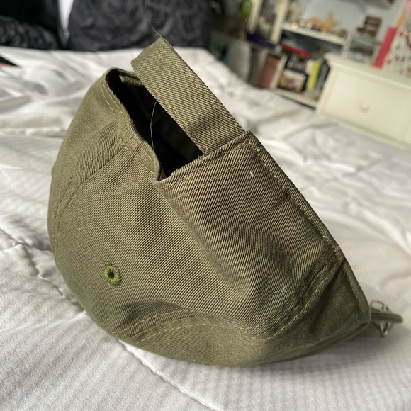 Women’s Green Hat with Silver Chains 🧢 - Picture 5 of 15